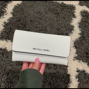 White Michael Kors Wallet